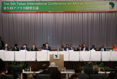 Photograph of the Prime Minister delivering an address at the Special Conference on Somalia 2