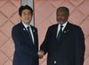 Photograph of Prime Minister Abe shaking hands with President of the Republic of Djibouti Ismaïl Omar Guelleh
