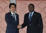 Photograph of Prime Minister Abe shaking hands with President of the Republic of Togo Faure Essozimna Gnassingbé