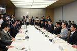 Photograph of the Prime Minister delivering an address at the meeting of the Headquarters for Japan's Economic Revitalization (1)