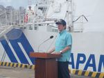 Photograph of the Prime Minister offering words of encouragement to the personnel at the Ishigaki Coast Guard Office (1)