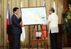 Photograph of the Prime Minister presenting a digital map of Mindanao (1)