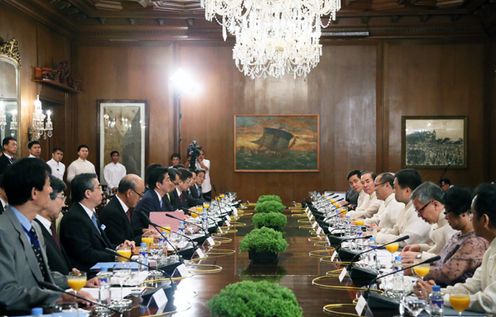 Photograph of the Japan-Philippines Summit Meeting (2)