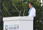 Photograph of the Prime Minister delivering an address at the 16th Nippon Jamboree and 30th Asia-Pacific Regional Scout Jamboree (1)