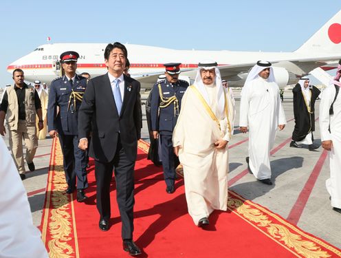 Photograph of the Prime Minister receiving a welcome from Prime Minister Khalifa bin Salman Al Khalifa