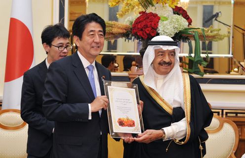 Photograph of the Prime Minister attending the banquet hosted by Prime Minister Khalifa bin Salman Al Khalifa