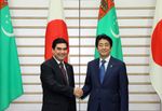 Photograph of Prime Minister Abe shaking hands with President Gurbanguly Berdimuhamedov