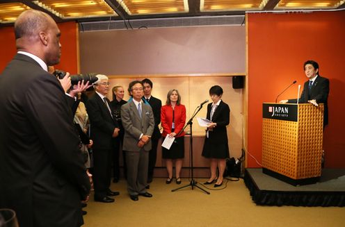 Photograph of the Prime Minister delivering an address at a reception hosted by the Prime Minister and Mrs. Abe (2)