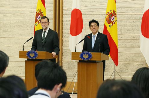Photograph of the Prime Minister holding a joint press conference (2)