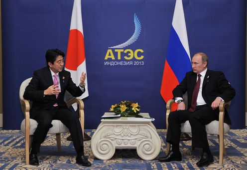 Photograph of the Prime Minister at the Japan-Russia Summit Meeting