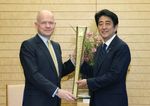 Photograph of Prime Minister Abe being presented with a torch that was used for the London Olympics by the Secretary of State for Foreign and Commonwealth Affairs of the United Kingdom, Rt. Hon. Mr. William Hague