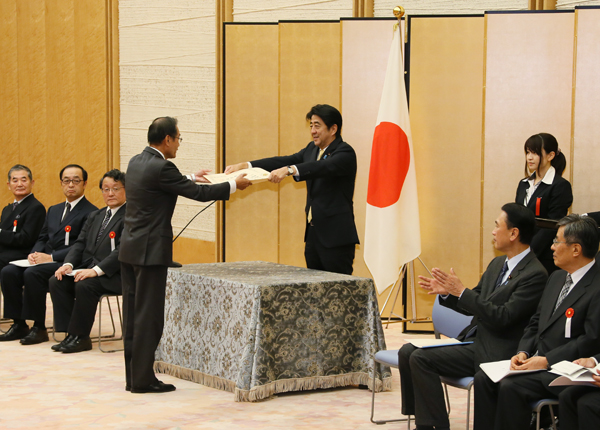 The Prime Minister Honors Contributors to the Building of Safe and ...