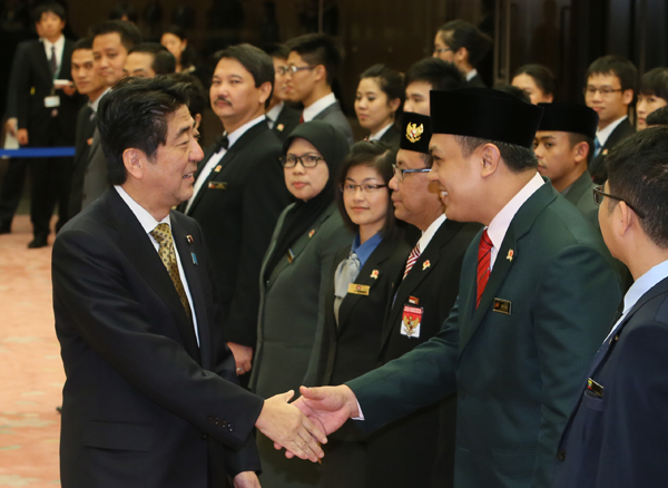 The Prime Minister Receives a Courtesy Call from Representatives of the ...