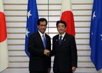 Photograph of Prime Minister Abe shaking hands with H.E. Mr. Emanuel Mori, President of the Federated States of Micronesia