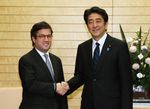 Photograph of Prime Minister Abe shaking hands with Mr. Luis Alberto Moreno, President of the Inter-American Development Bank