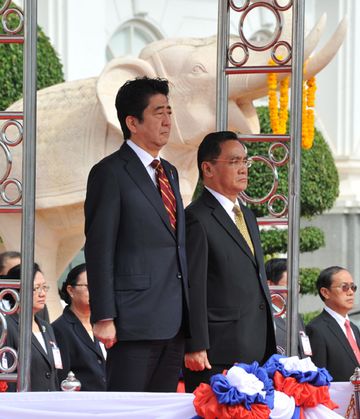 Photograph of the Prime Minister attending a welcome ceremony (1)