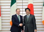 Photograph of Prime Minister Abe shaking hands with Mr. Enda Kenny, T.D., Taoiseach (Prime Minister) of the Republic of Ireland