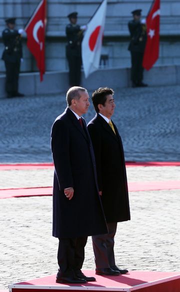 Photograph of the welcome ceremony for H.E. Recep Tayyip Erdoğan, Prime Minister of the Republic of Turkey, and Mrs. Erdoğan (4)