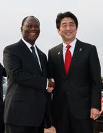 Photograph of Prime Minister Abe shaking hands with H.E. Mr. Alassane Ouattara, President of the Republic of Cote d'Ivoire (1)