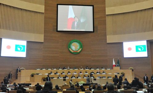 Photograph of the Prime Minister delivering a speech at the AU headquarters (1)
