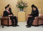 Photograph of Prime Minister Abe receiving the courtesy call (1)