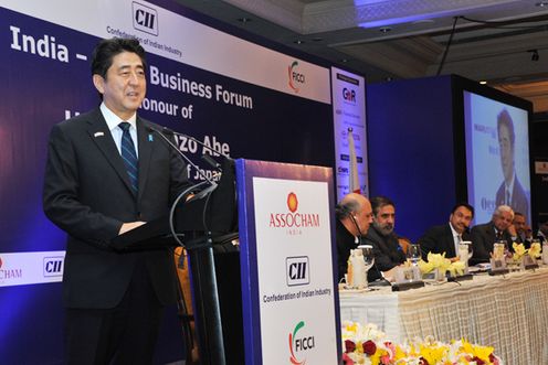 Photograph of the Prime Minister delivering an address at the Science and Technology Seminar in Business and Academia
