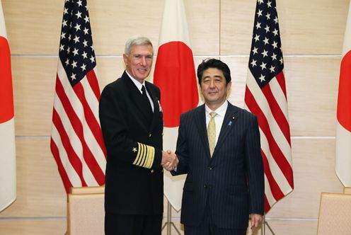Photograph of Prime Minister Abe shaking hands with ADM Samuel J. Locklear, Commander, U.S. Pacific Command