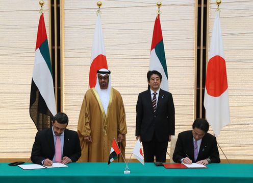 Photograph of the leaders attending the signing ceremony (1)