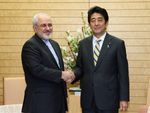 Photograph of Prime Minister Abe shaking hands with H.E. Dr. Mohammad Javad Zarif, Minister of Foreign Affairs of the Islamic Republic of Iran