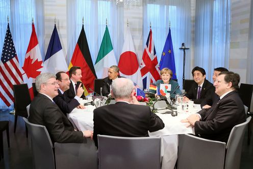 Photograph of the G7 summit meeting (1)