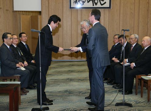 Photograph of the Prime Minister receiving a proposal