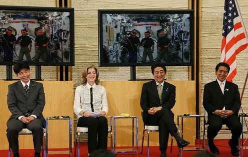 Photograph of the conversation with Astronaut Koichi Wakata (2)