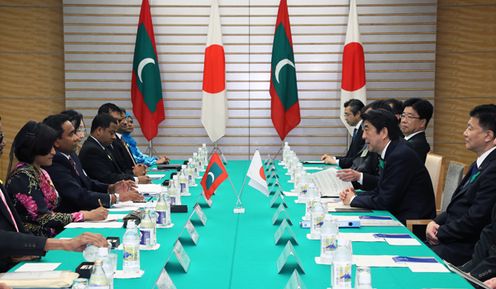 Photograph of the Japan-Maldives Summit Meeting
