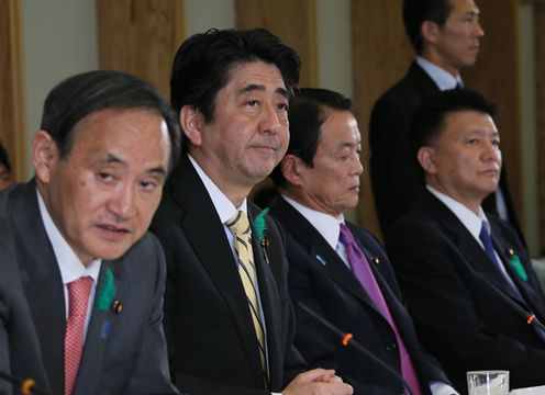 Photograph of the Prime Minister attending the joint meeting of the Council on Economic and Fiscal Policy and the Industrial Competitiveness Council