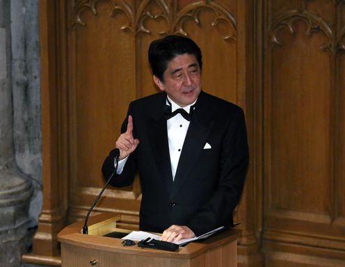 Photograph of the Prime Minister delivering a speech at a dinner hosted by the City of London (1)