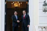 Photograph of Prime Minister Abe shaking hands with H.E. Mr. Pedro Manuel Mamede Passos Coelho, Prime Minister of the Portuguese Republic