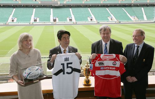 Photograph of the Prime Minister visiting Twickenham Rugby Stadium