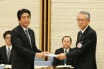 Photograph of the Prime Minister receiving the request for consultation from Chair Nobuo Kuroyanagi