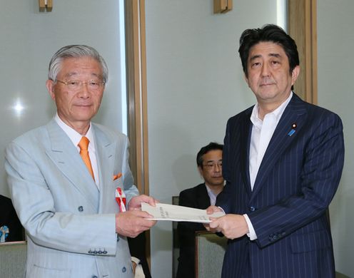 Photograph of the Prime Minister receiving the report