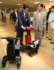 Photograph of the Prime Minister testing a nursing care robot (3)
