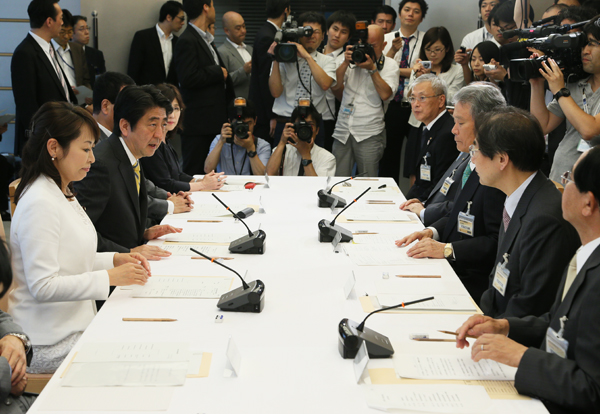 ビジネス・経済 The Business of Development in Post- バンクビジネス NO.1089 2025年9月号増刊 | 近代セールス社