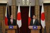 Photograph of the Japan-Philippines joint press announcement (1)