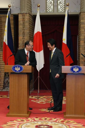 Photograph of the Japan-Philippines joint press announcement (3)