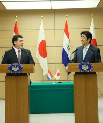 Photograph of the Japan-Paraguay joint press announcement (1)