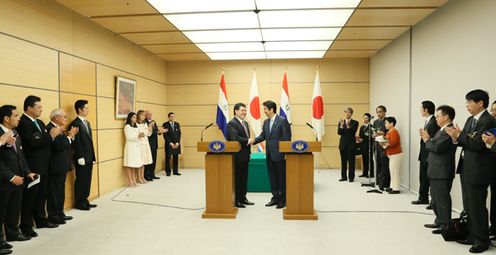 Photograph of the Japan-Paraguay joint press announcement (2)