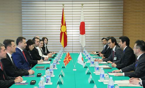 Photograph of the Japan-Macedonia Summit Meeting