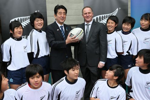 Photograph of the Prime Minister receiving a courtesy call from a rugby team  (2)