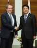 Photograph of Prime Minister Abe receiving a courtesy call from the leader of the Australian Labor Party
