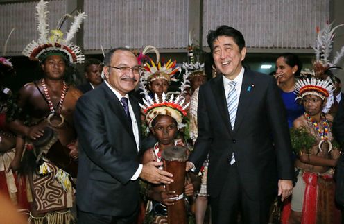 Photograph of the Prime Minister being welcomed prior to the dinner banquet