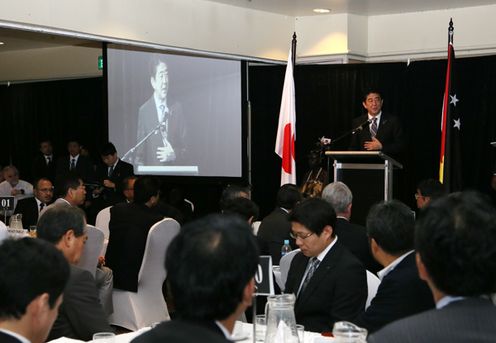 Photograph of the inauguration meeting of the Joint Committee on Japan-Papua New Guinea Investment